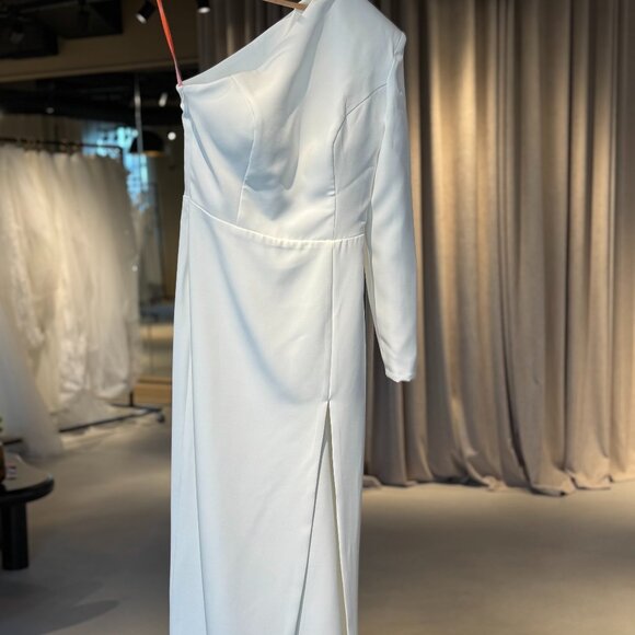 Milla White Long-sleeved dress with sharp shoulder cut - Picture 4 of 6